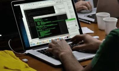 代码与情感的断裂 当技术开发者的婚姻遭遇网络迷思